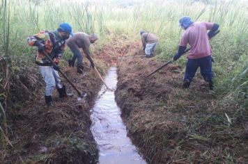 Limpeza de córregos são intensificados em Itatinga.