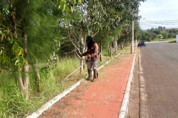 Limpeza Pública na área verde do Bairro Jardim Parente III. 