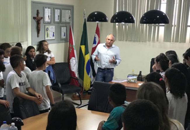 Visita dos alunos da Escola Estadual Danúzia.