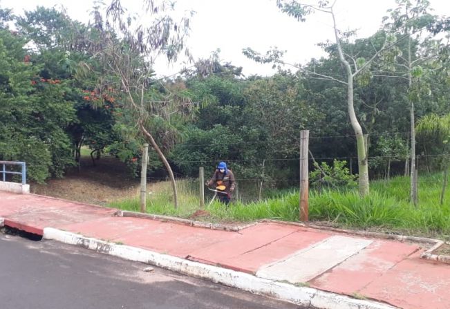 Roçada e Manutenção da Área Verde Jardim Parenti III. 